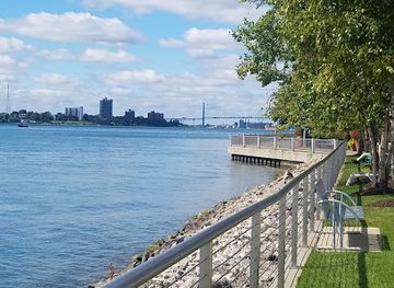 michigan/detroit/attraction/detroit-riverwalk