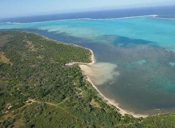 new-caledonia/canala/attraction/cap-ulm-vols-decouvertes-en-avions-ultralegers-au-dessus-du-lagon-poe-et-kone