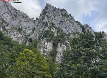 romania/buila-vanturarita-national-park/attraction/pestera-munteanu-murgoci