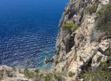 spain/serra-de-tramuntana/attraction/montano-pacharan