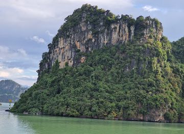 vietnam/ha-long/attraction/sealife-legend-cruise-ha-long-center