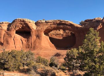 utah/arches-national-park/attraction/tapestry-arch