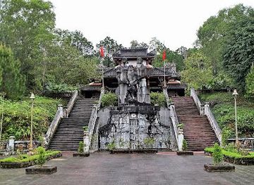 vietnam/hue/attraction/khu-di-tich-lich-su-chin-ham