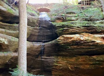 ohio/hocking-hills/attraction/cantwell-cliffs