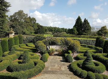 united-kingdom/cotswolds/attraction/bourton-house-garden