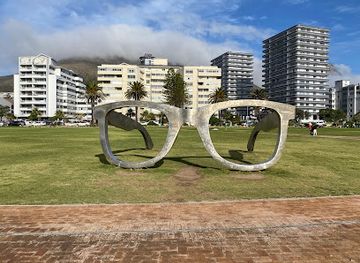 south-africa/cape-town/camps-bay/attraction/mandela-glasses