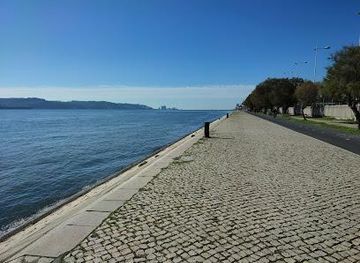portugal/lisbon-coast/attraction/passeio-carlos-do-carmo