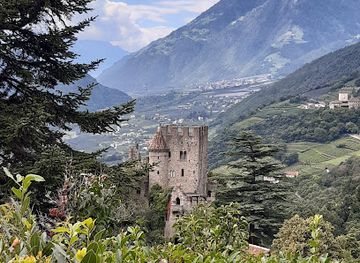 italy/alto-adige/attraction/brunnenburg