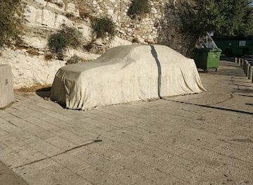 israel/jerusalem/west-jerusalem/attraction/covered-car-statue