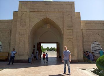 afghanistan/ghor/attraction/al-hakim-at-termizi-mausoleum