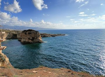 lebanon/beirut/hamra/attraction/sakhrat-al-rawchieh