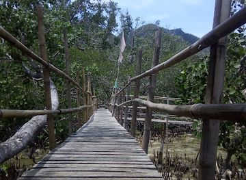 philippines/central-visayas/attraction/lagtangon-boardwalk