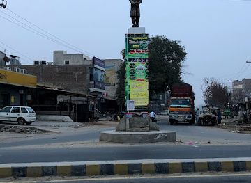pakistan/central-punjab/attraction/quaid-e-azam-statue