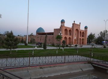 uzbekistan/djizak/attraction/zulfiya-va-hamid-olimjon