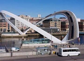 united-kingdom/newcastle-upon-tyne/attraction/gateshead-millennium-bridge
