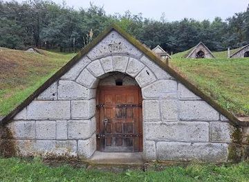 hungary/nyiregyhaza/attraction/gombos-hegyi-pincesor-hercegkut