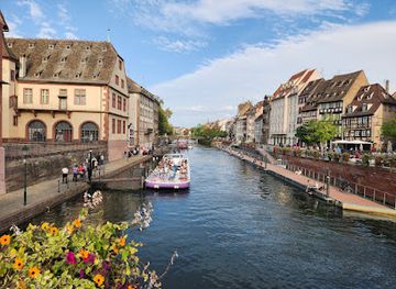 france/strasbourg/attraction/place-du-corbeau
