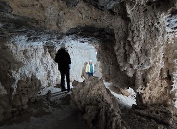 bolivia/salar-de-uyuni/attraction/caverna-del-infierno-puerto-chuvico