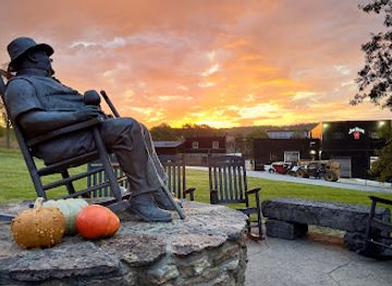 kentucky/bernheim-arboretum-and-research-forest/attraction/booker-noe-statue