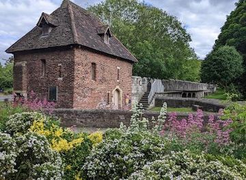 united-kingdom/leeds/attraction/red-tower