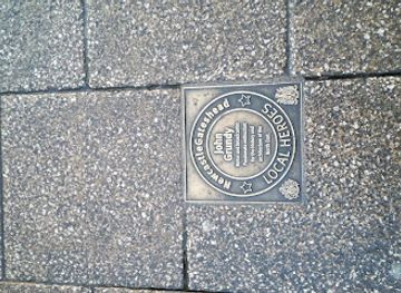 united-kingdom/newcastle-upon-tyne/attraction/john-grundy-local-heroes-plaque