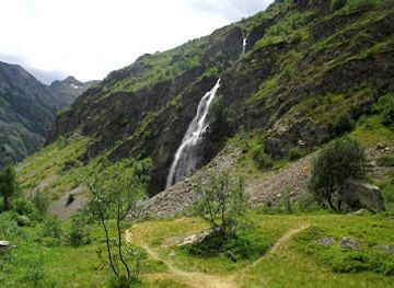 france/ecrins-national-park/attraction/cascade-du-voile-de-la-mariee