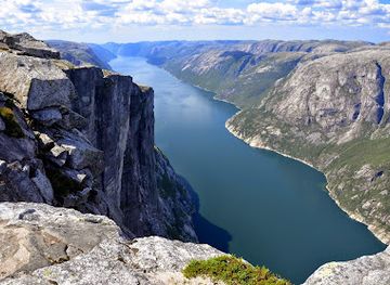 norway/lysefjord/attraction/nesatind