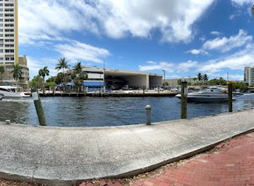 florida/fort-lauderdale-beach/attraction/riverwalk-water-trolley