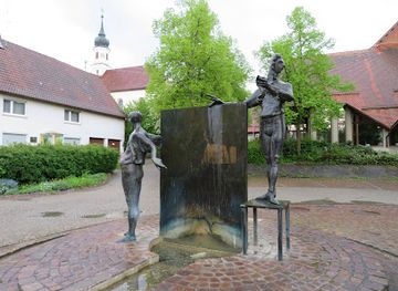 germany/hohenzollern-castle/attraction/nichthuldiger-brunnen