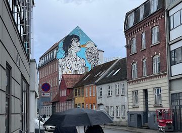 denmark/central-jutland/attraction/mural-the-seagull-kiss