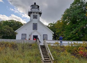 michigan/lower-peninsula/attraction/mission-point-lighthouse