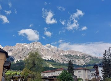 italy/cortina-d-ampezzo/attraction/chiesa-della-madonna-della-difesa