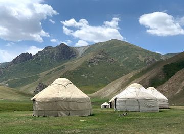 kyrgyzstan/chatyr-kul-lake/attraction/tash-rabat
