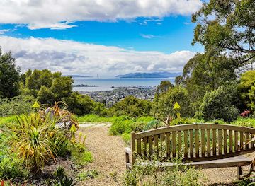 california/berkeley/attraction/blake-garden-uc-berkeley