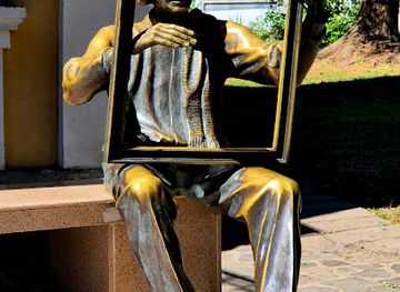 bulgaria/plovdiv-region/attraction/tsanko-lavrenov-monument