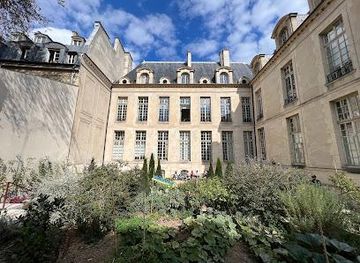 france/paris/attraction/rosiers-joseph-migneret-garden