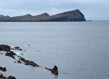ireland/slea-head-drive/attraction/dooneen-pier-ce-an-duinin-car-park
