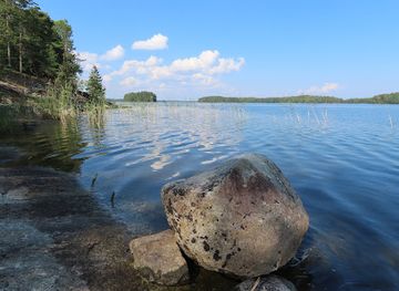 finland/savonlinna/attraction/karjalankallio-lean-to-shelter
