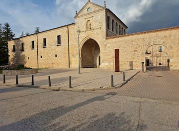 spain/castile-and-leon/attraction/monasterio-de-santa-maria-de-valbuena