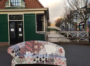 netherlands/zaanstreek/attraction/social-sofa-vyshyvanka