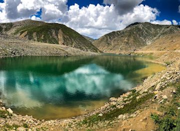 pakistan/northern-areas/attraction/lulusar-lake-viewpoint