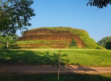 sri-lanka/anuradhapura/attraction/dakkhina-stupa-anuradhapura