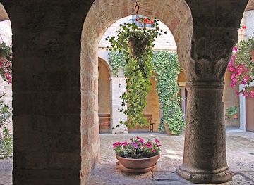 italy/assisi/attraction/san-giacomo-de-muro-rotto