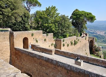 italy/orvieto/attraction/open-public-park-piazza-cahen