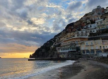 italy/sorrento/attraction/spiaggia-di-positano-marina-grande