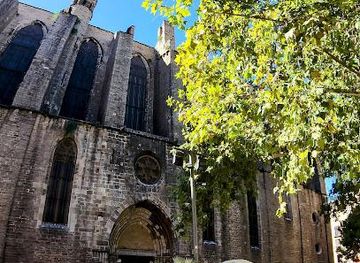 spain/barcelona/attraction/placa-de-sant-josep-oriol