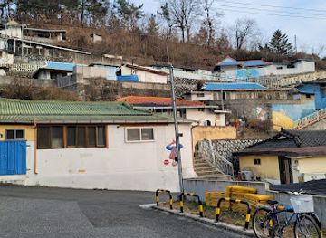 south-korea/andong-hahoe-village/attraction/seongjingol-mural-village