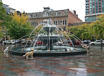 canada/golden-horseshoe/attraction/berczy-park