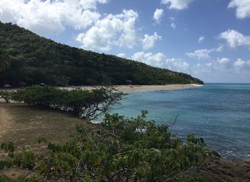 antigua-and-barbuda/hell-s-gate/attraction/hawksbill-bay