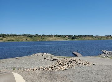 north-dakota/jamestown-reservoir/attraction/lazy-fish-at-pelican-point